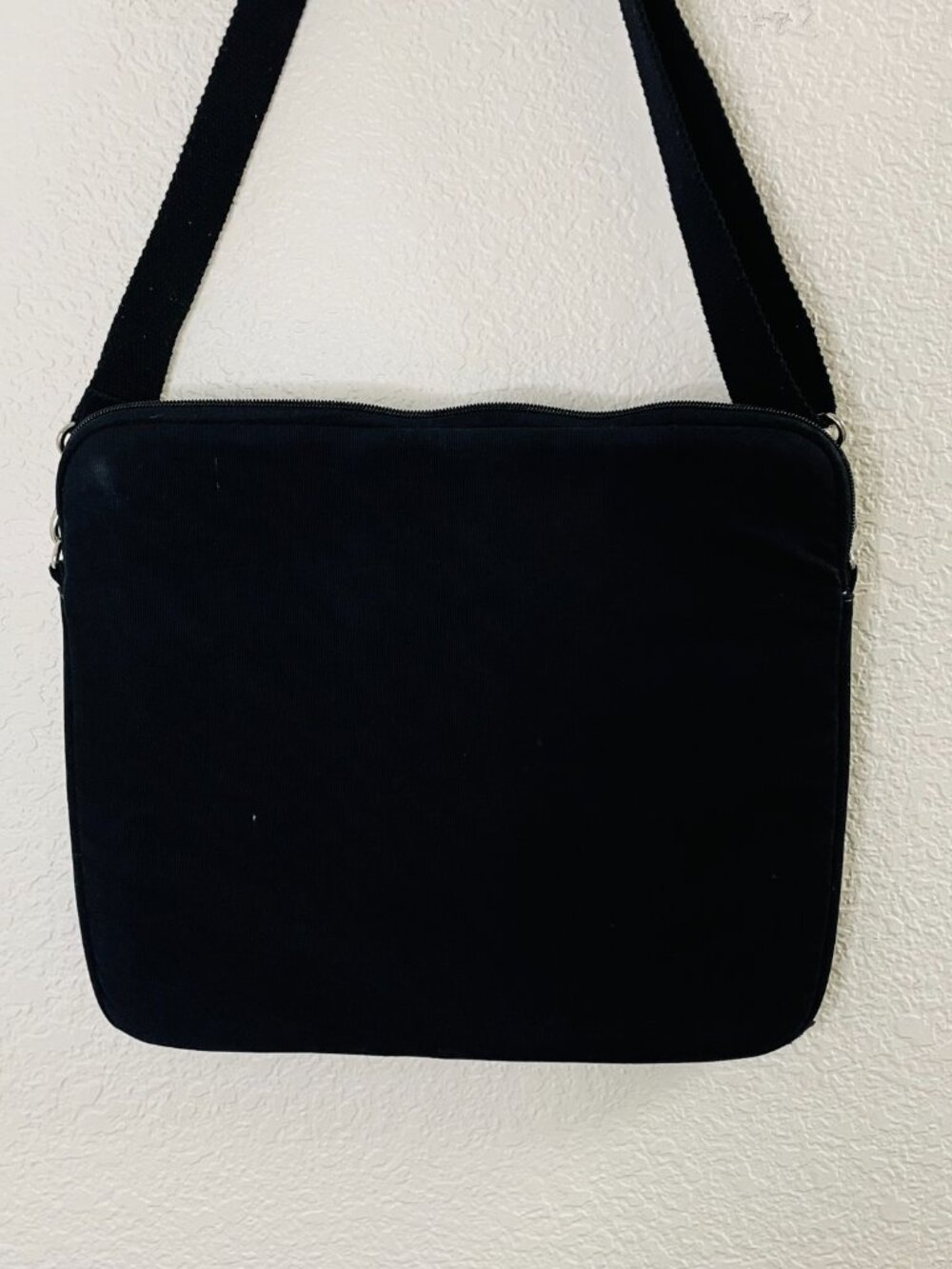 Poketo Geometric Cat Design Black Canvas Messenger Laptop Bag - Picture 4 of 10
